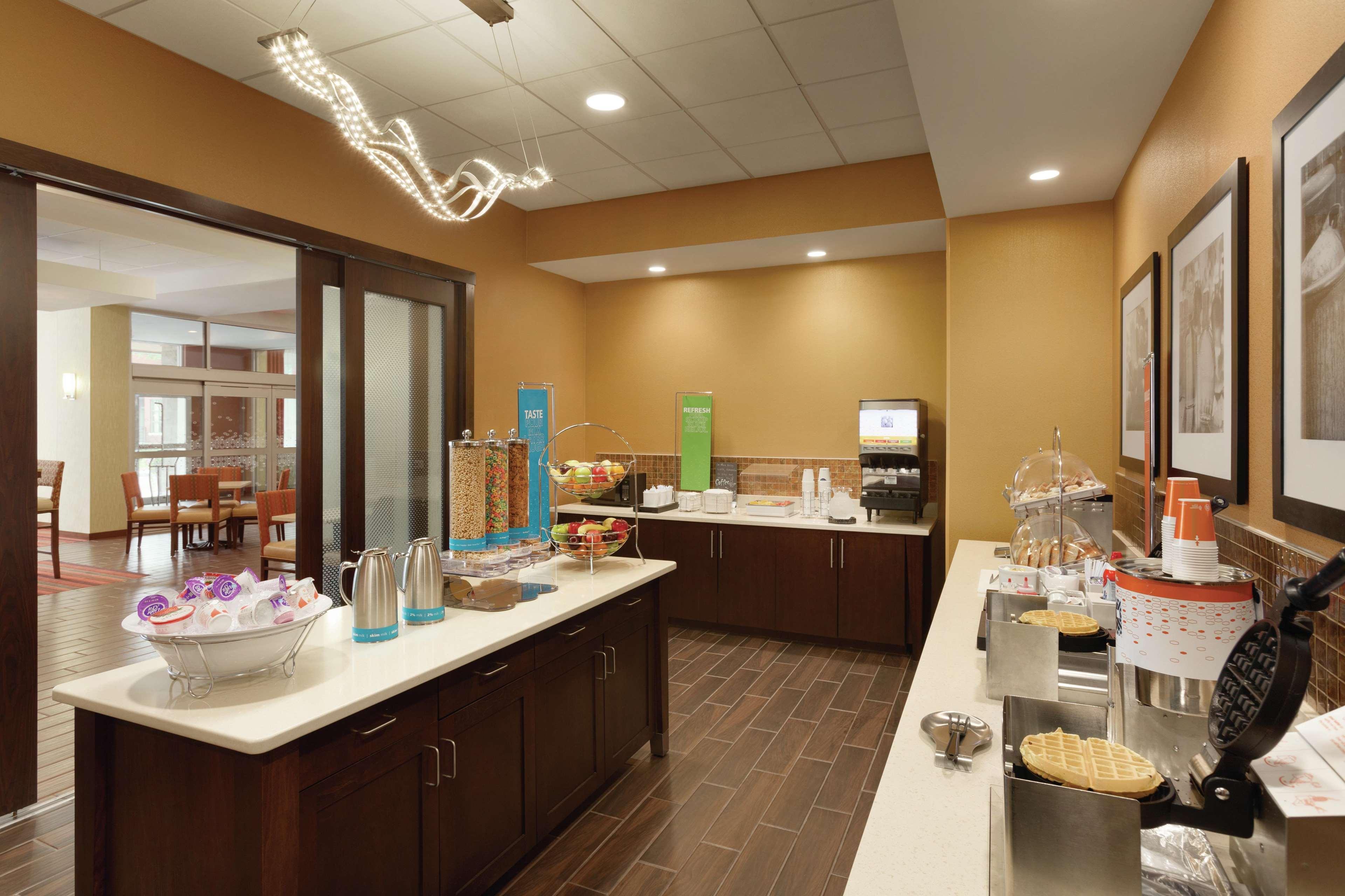 Hampton Inn, St. Albans Vt Buitenkant foto