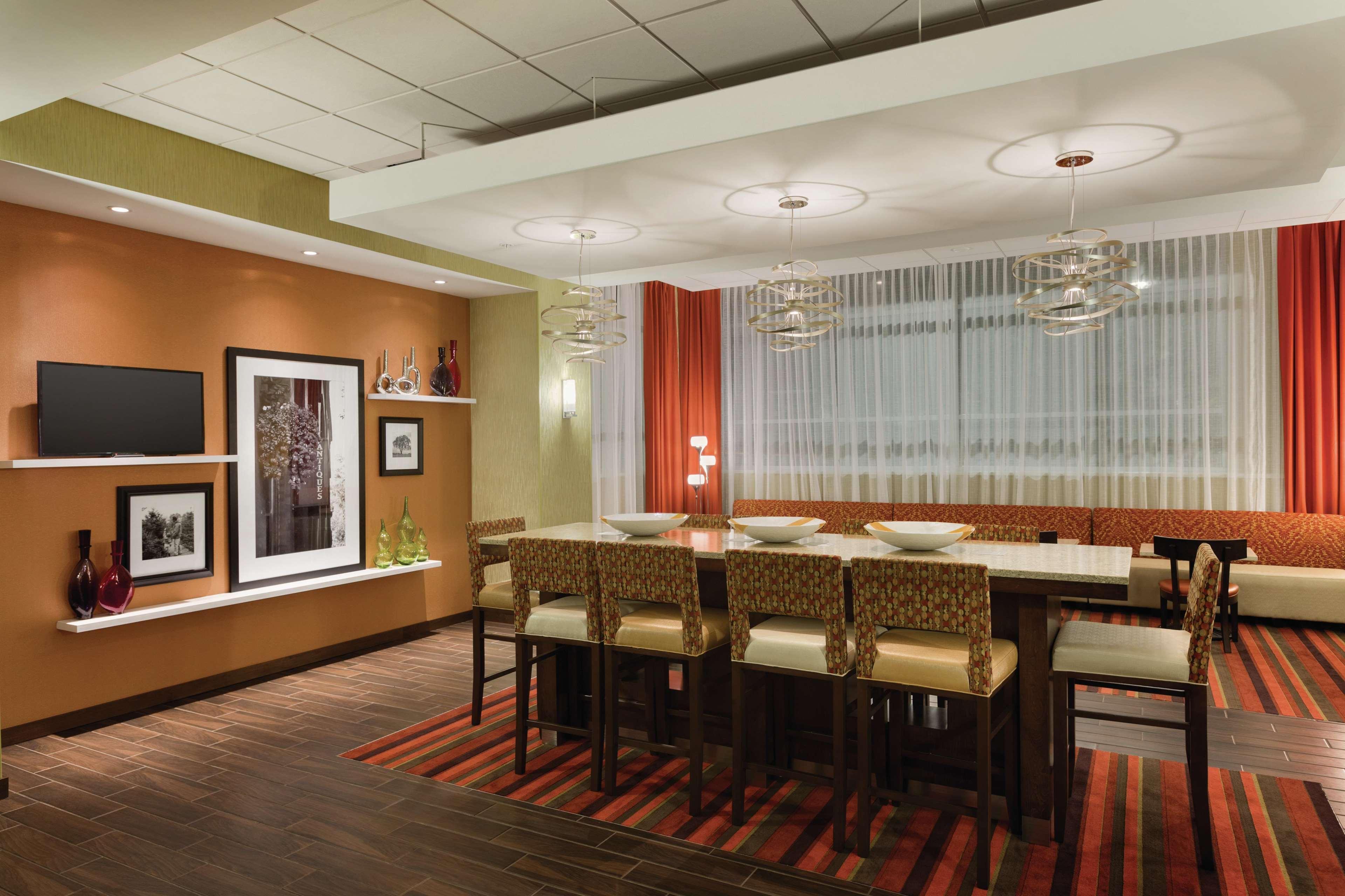 Hampton Inn, St. Albans Vt Buitenkant foto